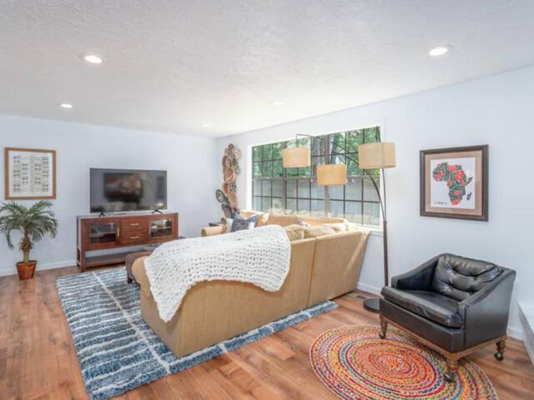 Experience Nirvana With Artwork Collections From Around The Globe Located In Lakewood Neighborhood In Se Boise Next To A Park, Minutes From Bown Crossing And The Boise River, 10 Minutes To Downtown, 4 Beds, Sleeps 8, Pets Welcome In Large Fenced In Y エクステリア 写真