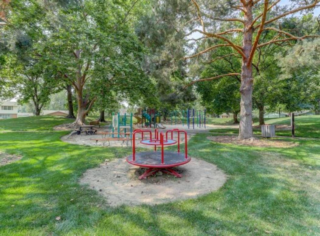 Experience Nirvana With Artwork Collections From Around The Globe Located In Lakewood Neighborhood In Se Boise Next To A Park, Minutes From Bown Crossing And The Boise River, 10 Minutes To Downtown, 4 Beds, Sleeps 8, Pets Welcome In Large Fenced In Y エクステリア 写真