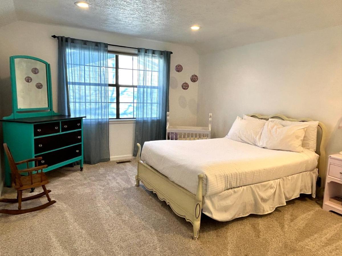Experience Nirvana With Artwork Collections From Around The Globe Located In Lakewood Neighborhood In Se Boise Next To A Park, Minutes From Bown Crossing And The Boise River, 10 Minutes To Downtown, 4 Beds, Sleeps 8, Pets Welcome In Large Fenced In Y エクステリア 写真